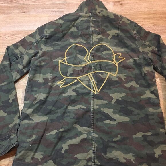 American Eagle Jean Jacket Womens Small Camo Denim Heart Embroidered Cincinnati - Picture 10 of 16